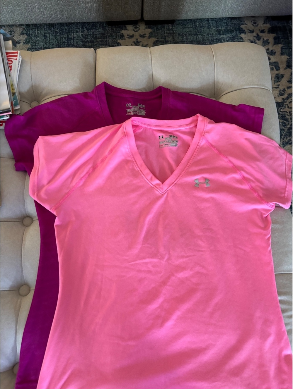 Under Armour short sleeve women’s v neck athletic shirt size small